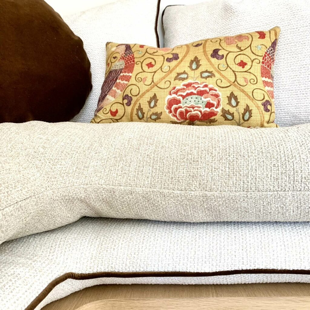 banquette sur mesure en plumettes et matières nobles, élégante et durable
