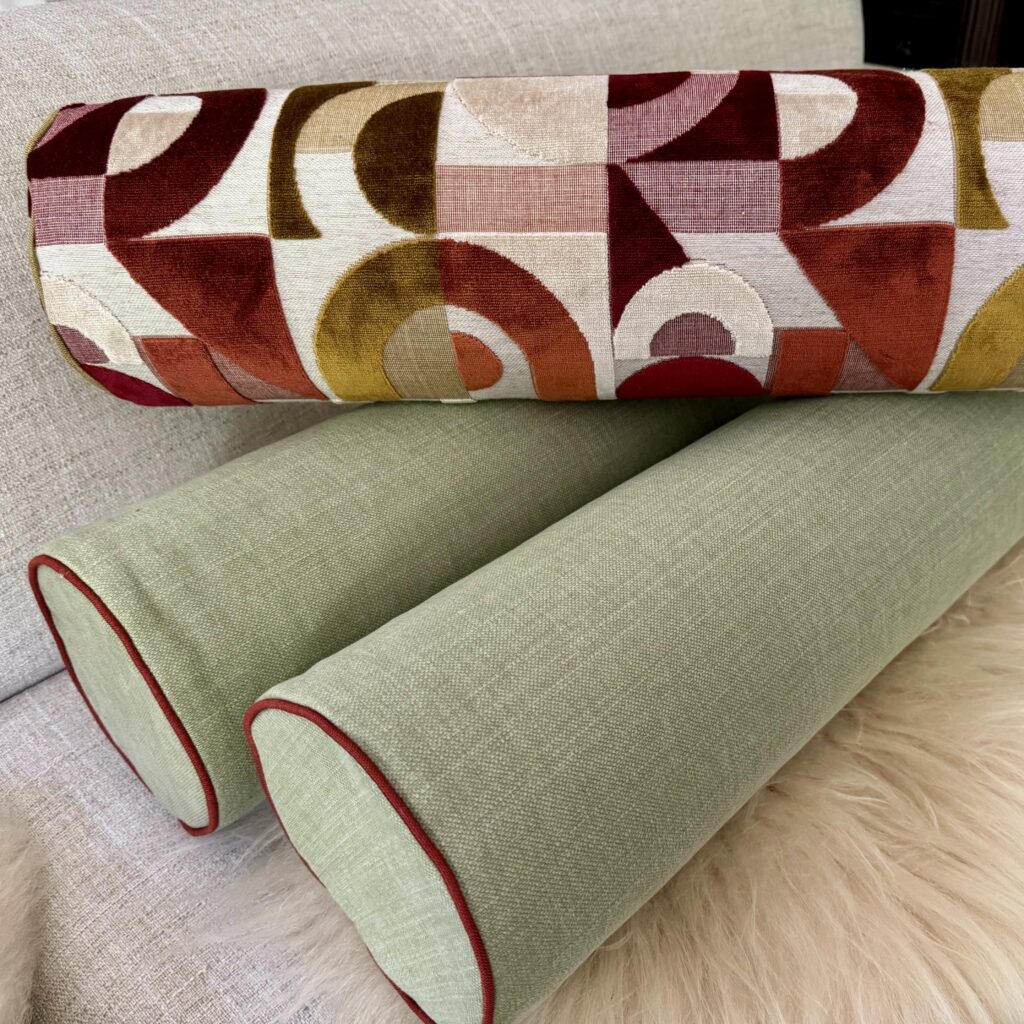 coussins en mousse ferme forme cylindre - – Atelier Tissu & Lumière, Fontainebleau
